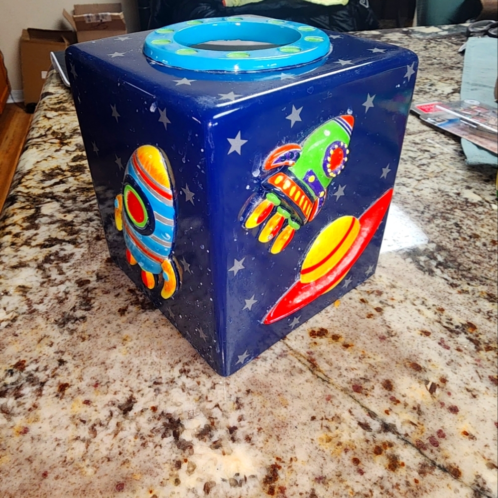 Rocket Tissue Holder